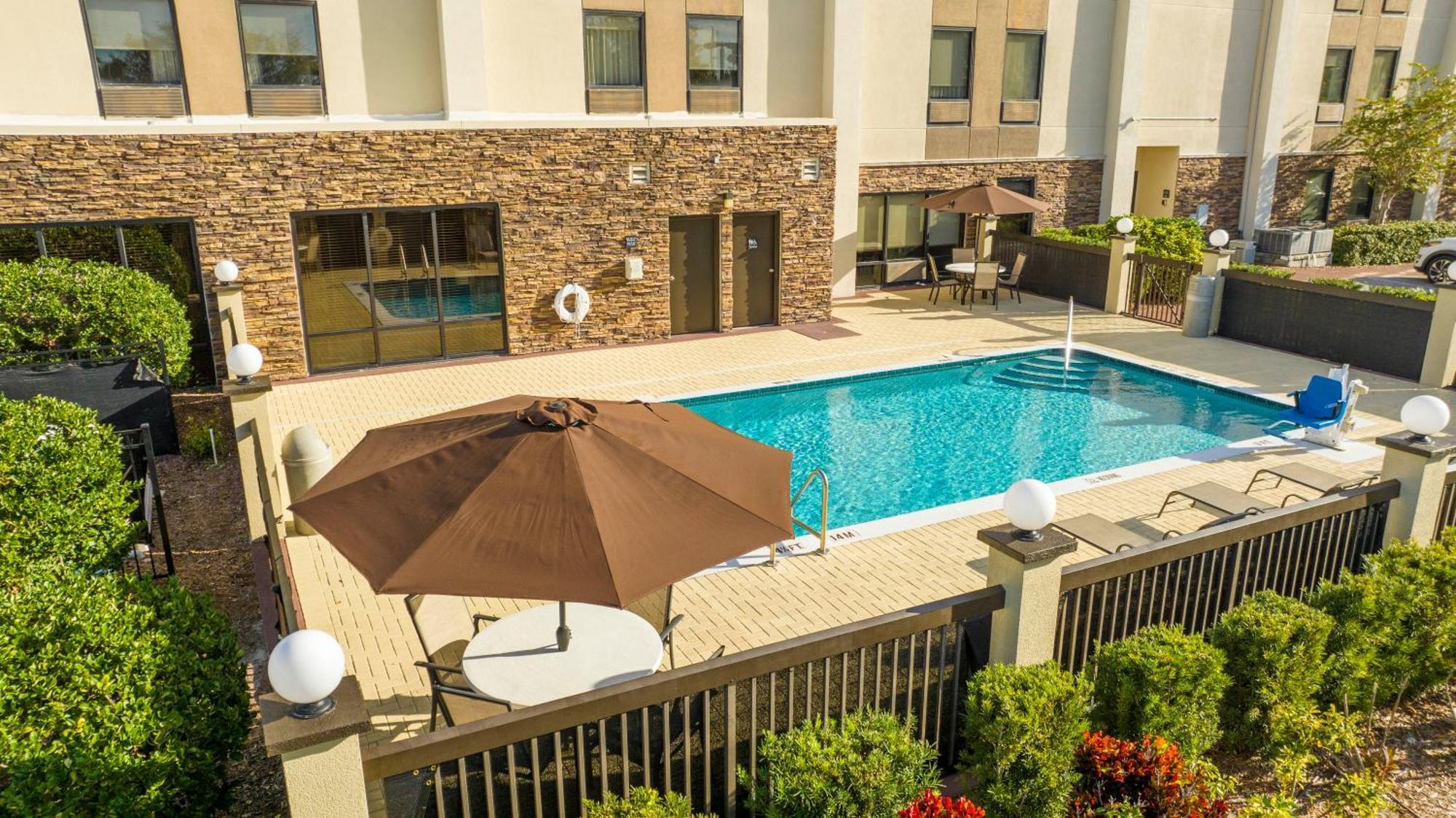 فندق هامبتون إن سبرينج هيل Timber Pines المظهر الخارجي الصورة